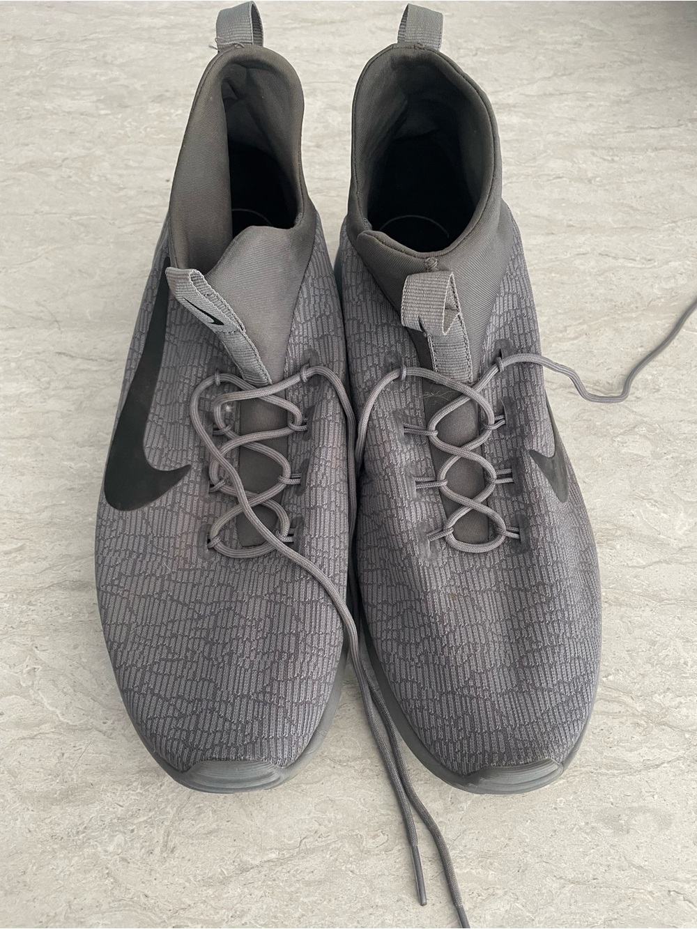 Nike Men’s Gray Lightweight Basketball Shoes
